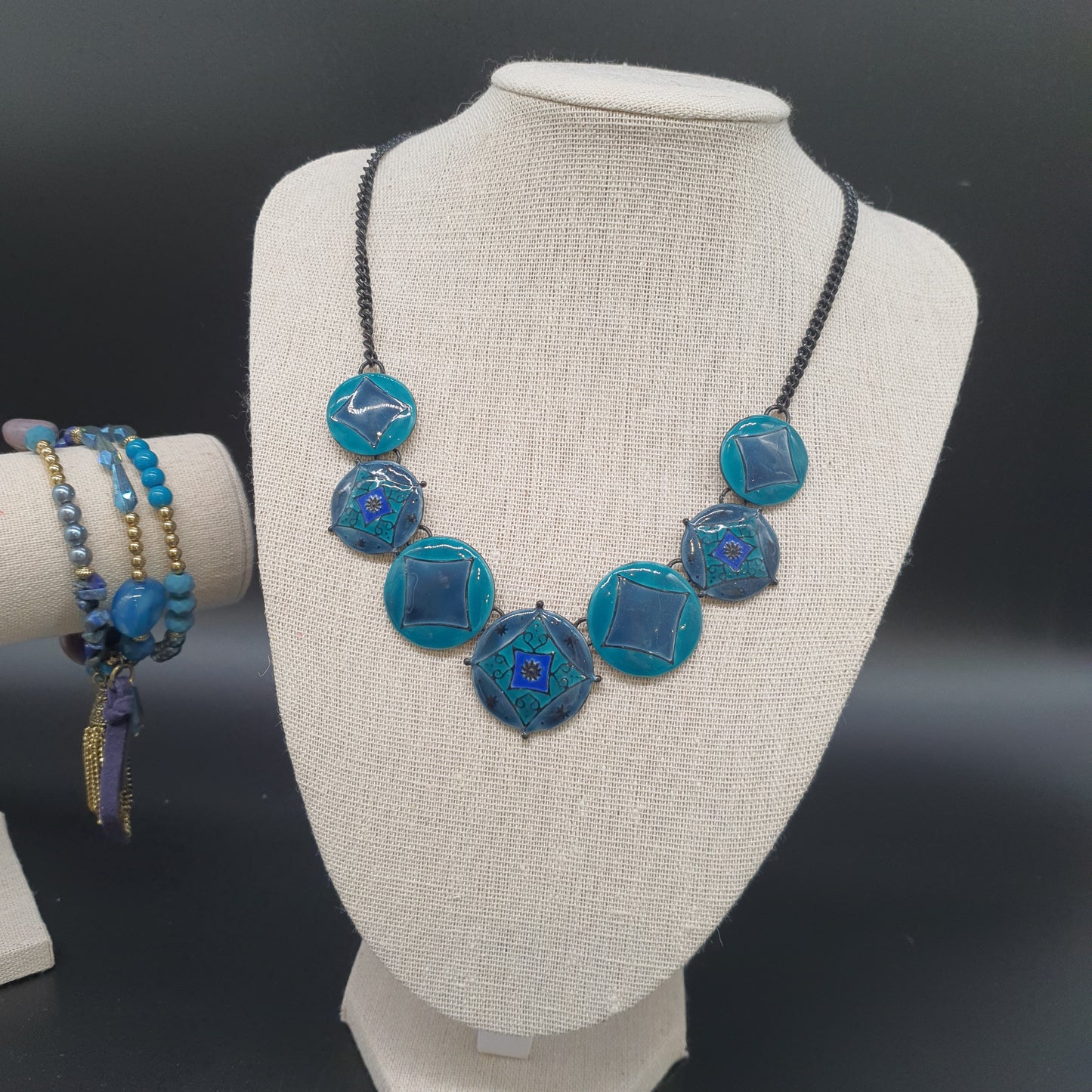 Silver-plated stainless steel necklace – round blue enameled pendants