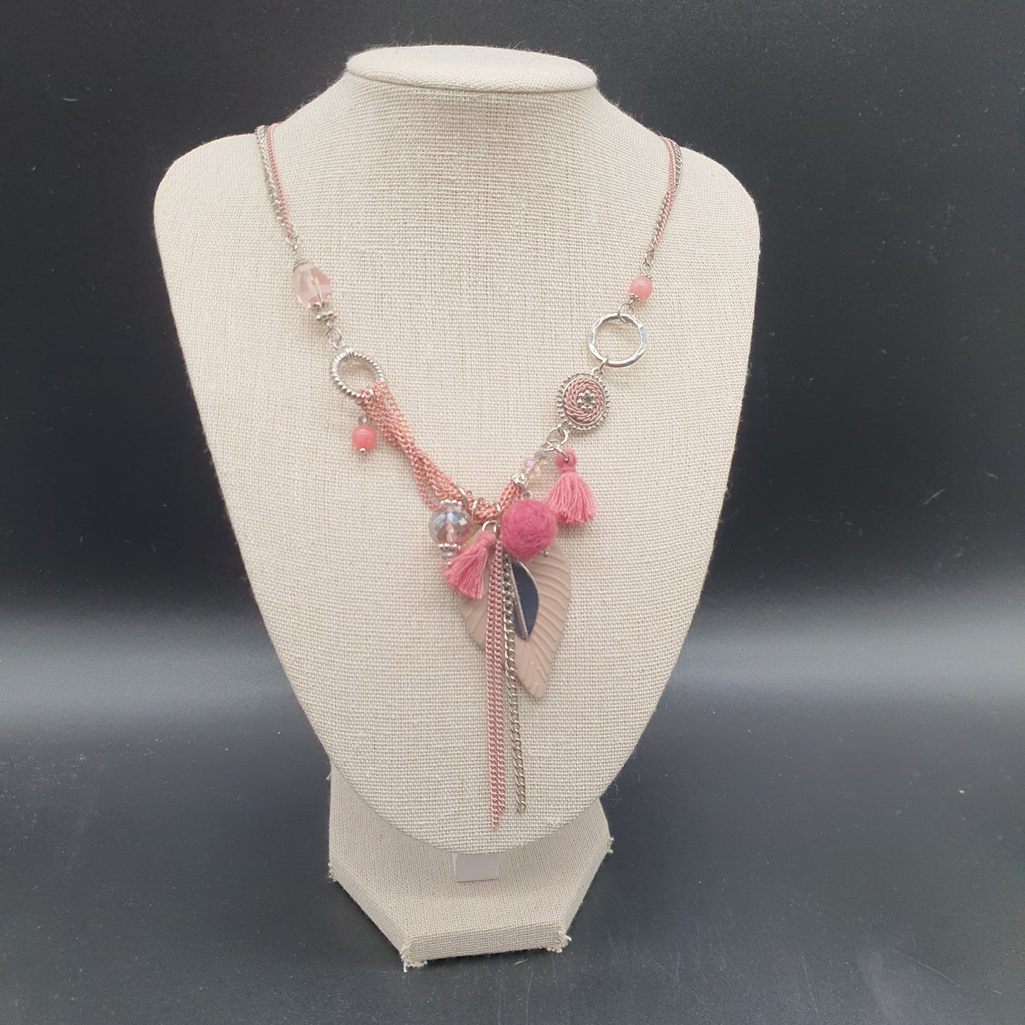 Silver-plated steel chain necklace with faceted rose cabochon stone & medallions