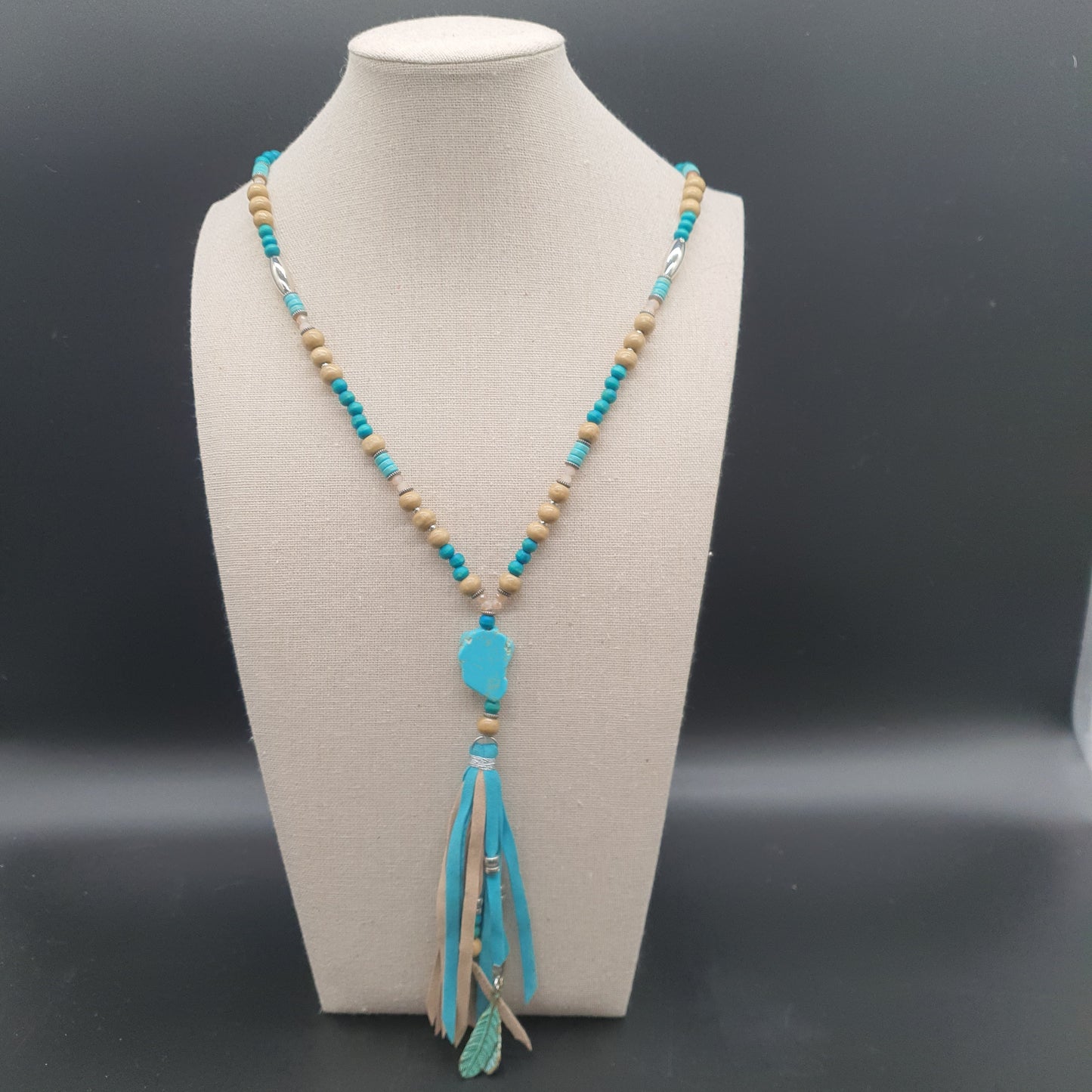 Fancy long necklace with wooden beads, metal, round beads, washers, suede-effect tassel pompoms