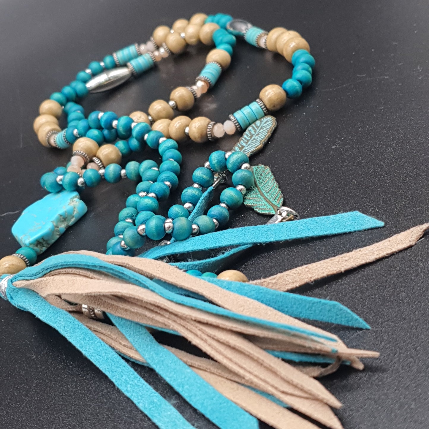 Fancy long necklace with wooden beads, metal, round beads, washers, suede-effect tassel pompoms