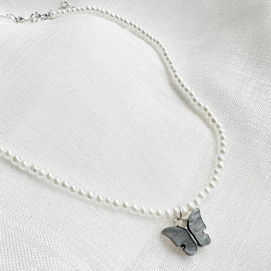 Collier perles eau douce et pendentif papillon nacre – acier inoxydable argenté